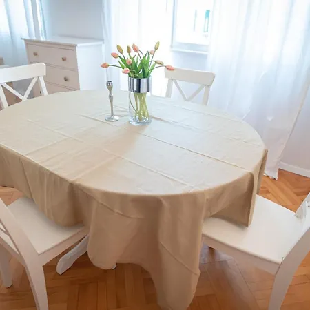 Franco's Spacious - Great Location