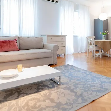 Apartment Franco's Spacious - Great Location *