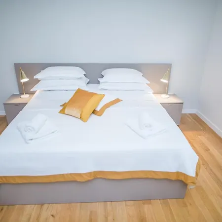 Franco's Spacious - Great Location * Split