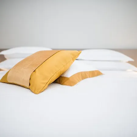 Franco's Spacious - Great Location Apartment Split