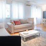 Franco's Spacious - Great Location شقة سبليت