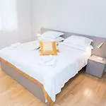 Franco's Spacious - Great Location * سبليت