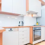 Franco's Spacious - Great Location شقة سبليت
