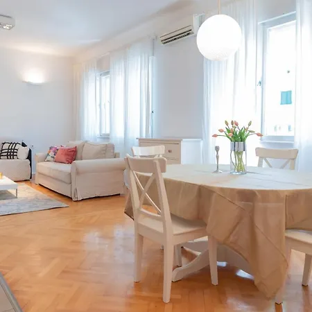 Apartment Franco's Spacious - Great Location Split