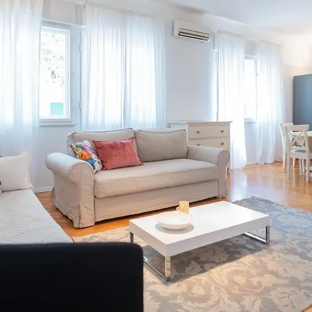 Franco's Spacious - Great Location Appartement Split