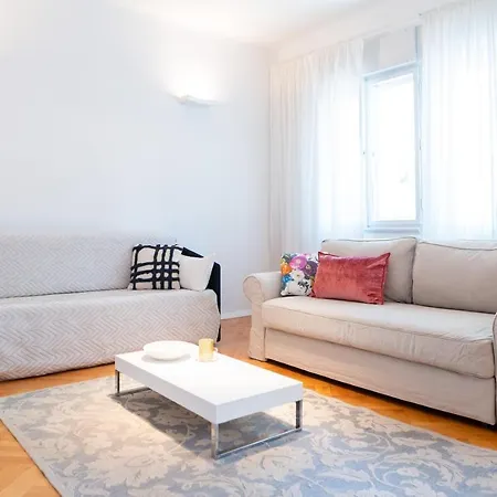 Franco's Spacious - Great Location