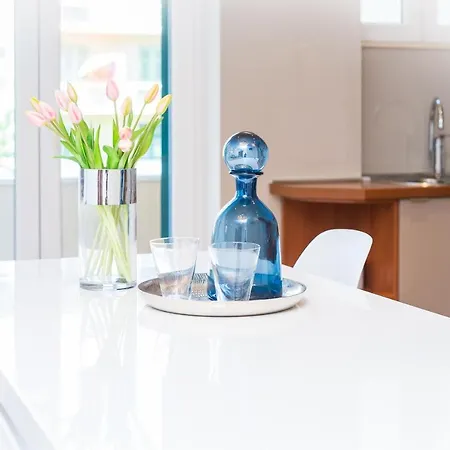 Franco's Spacious - Great Location Appartement