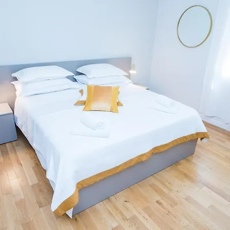 Franco's Spacious - Great Location Appartement Split